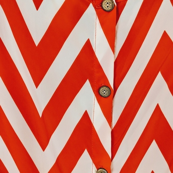Francescas Womens Chevron Striped Short Sleeve Blouse Size L Button Accent Boho - Picture 3 of 5